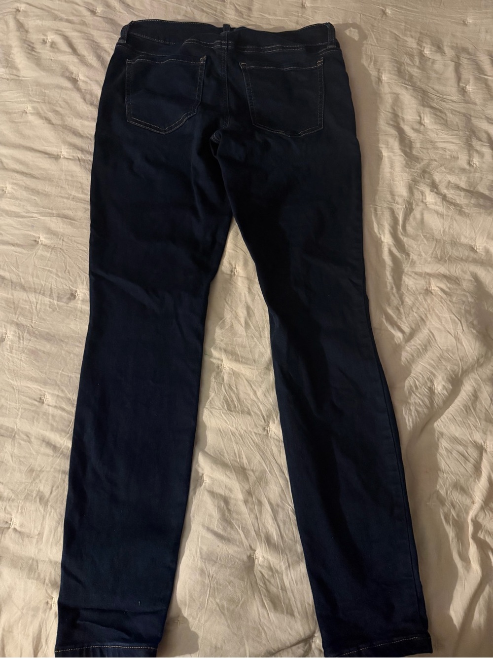 Womenโs Dark Blue Stretch Jeans